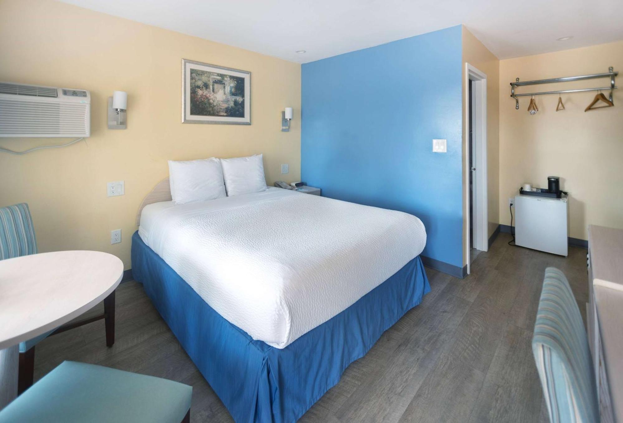 Days Inn By Wyndham Hicksville Long Island Exterior foto
