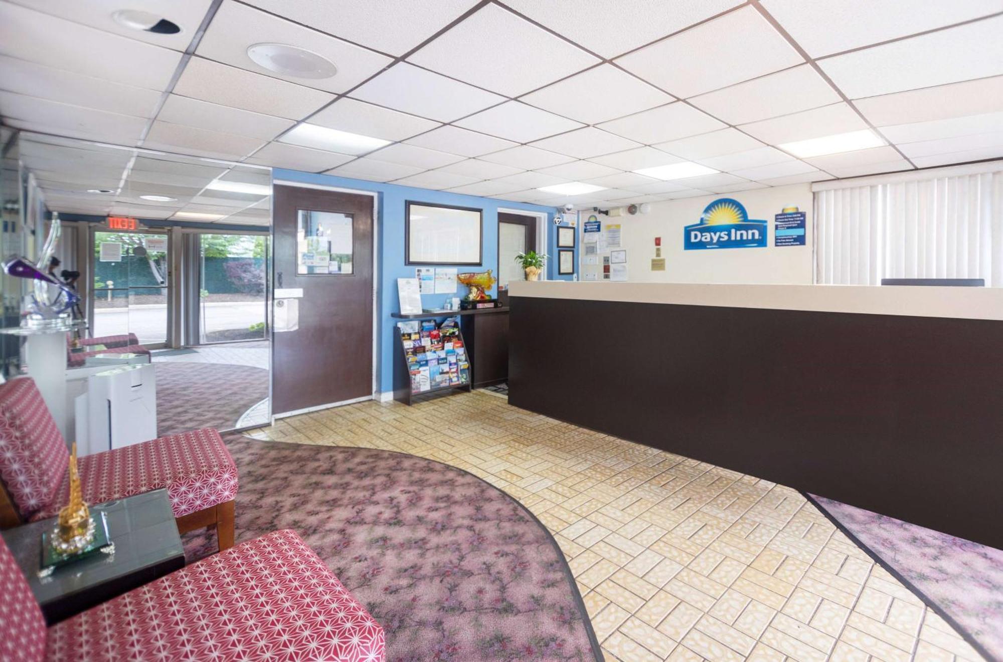 Days Inn By Wyndham Hicksville Long Island Exterior foto